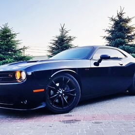 267 Dodge Challenger RT 2018 года 5.7 л оренда - авто на весілля у Києві - портфоліо 1