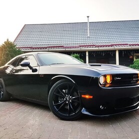 267 Dodge Challenger RT 2018 года 5.7 л оренда - авто на весілля у Києві - портфоліо 5