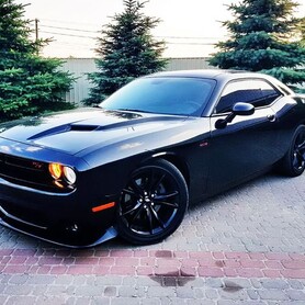 267 Dodge Challenger RT 2018 года 5.7 л оренда - авто на весілля у Києві - портфоліо 2