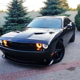 267 Dodge Challenger RT 2018 года 5.7 л оренда - авто на весілля у Києві - портфоліо 6