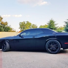 267 Dodge Challenger RT 2018 года 5.7 л оренда - авто на весілля у Києві - портфоліо 4