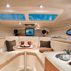 Моторна яхта Regal-2860 прокат оренда - авто на весілля у Києві - портфоліо 5