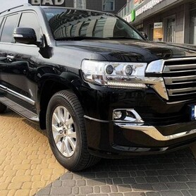 256 Оренда позашляховика Toyota Land Cruiser 200 - авто на весілля у Києві - портфоліо 1