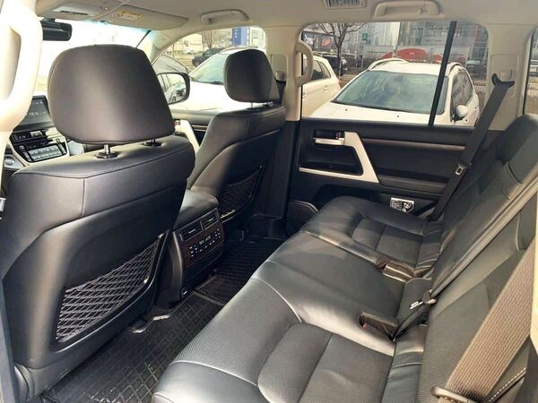 256 Оренда позашляховика Toyota Land Cruiser 200 
