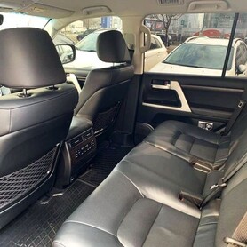 256 Оренда позашляховика Toyota Land Cruiser 200 - авто на весілля у Києві - портфоліо 5