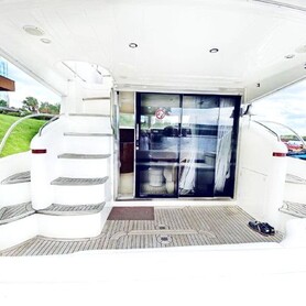 Моторна яхта Princess-45 V.I.P. прокат оренда - авто на весілля у Києві - портфоліо 3