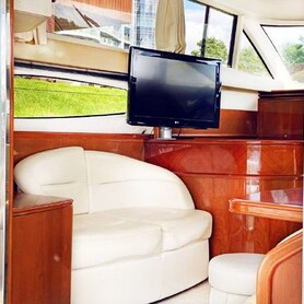 Моторна яхта Princess-45 V.I.P. прокат оренда - авто на весілля у Києві - портфоліо 4