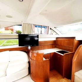 Моторна яхта Princess-45 V.I.P. прокат оренда - авто на весілля у Києві - портфоліо 6