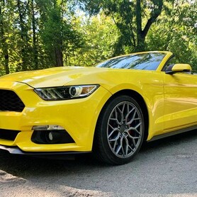 070 Ford Mustang GT жовтий кабріолет оренда - авто на весілля у Києві - портфоліо 3