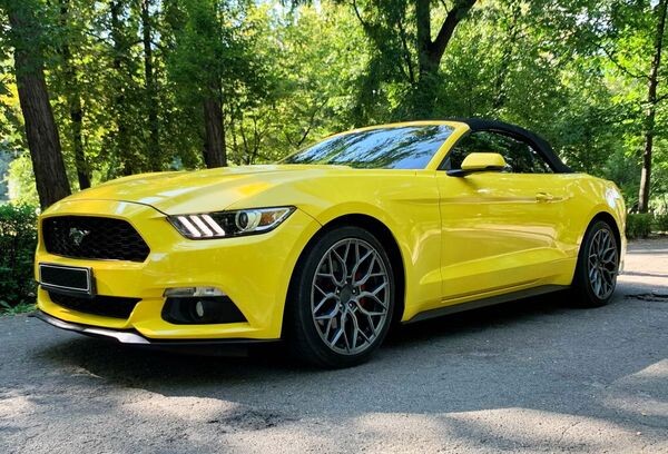070 Ford Mustang GT жовтий кабріолет оренда 