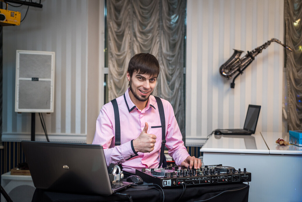 Dj Vitaliy Nadyuk (+звук +світло +ефекти з доставкою)