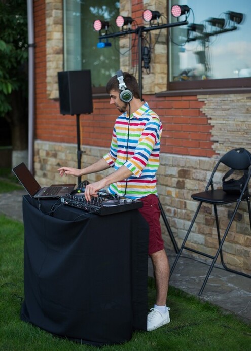 Dj Vitaliy Nadyuk (+звук +світло +ефекти з доставкою)