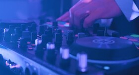 Dj Vitaliy Nadyuk (+звук +світло +ефекти з доставк - музиканти, dj у Києві - фото 1