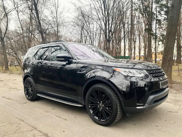 235 Позашляховик Land Rover Discovery 5 в оренду 