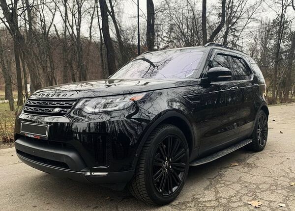 235 Позашляховик Land Rover Discovery 5 в оренду 
