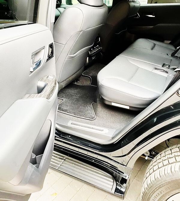 055 Оренда Toyota Land Cruiser 300 
