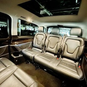 257 Мікроавтобус Mercedes-Benz V-class 2019 рік - авто на весілля у Києві - портфоліо 4