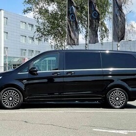 257 Мікроавтобус Mercedes-Benz V-class 2019 рік - авто на весілля у Києві - портфоліо 2