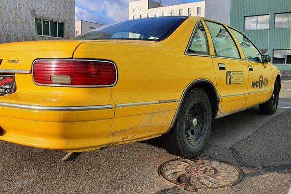 115 Chevrolet Caprice жовте таксі 