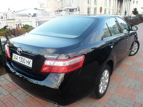 157 Toyota Camry чорна оренда 