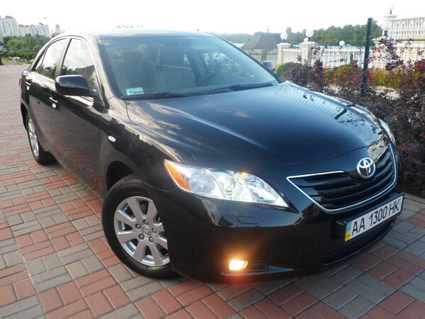 157 Toyota Camry чорна оренда 