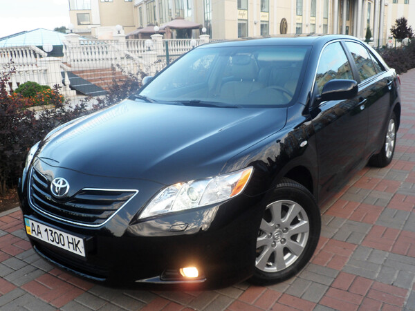 157 Toyota Camry чорна оренда 