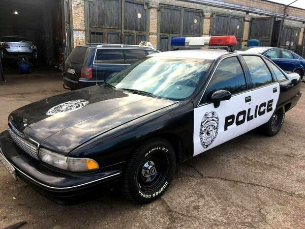 382 автомобіль поліції Chevrolet Caprice 