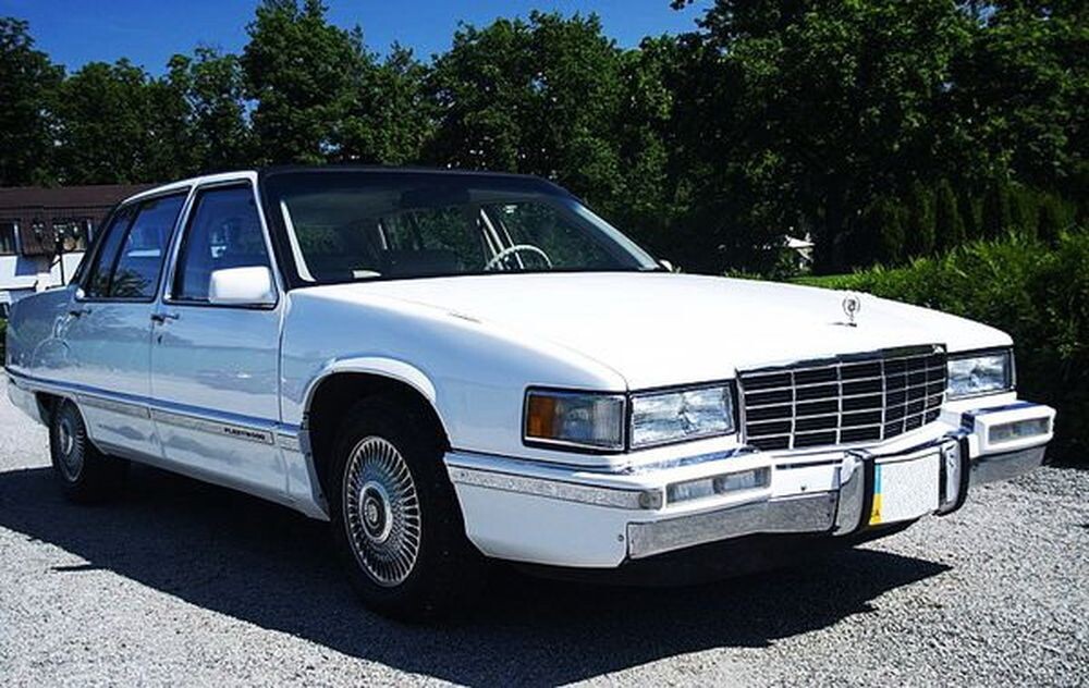 218 Ретро авто Cadillac Fleetwood білий 