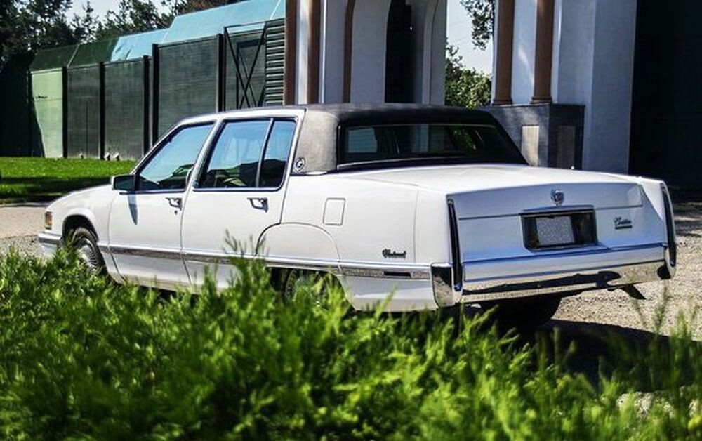218 Ретро авто Cadillac Fleetwood білий 