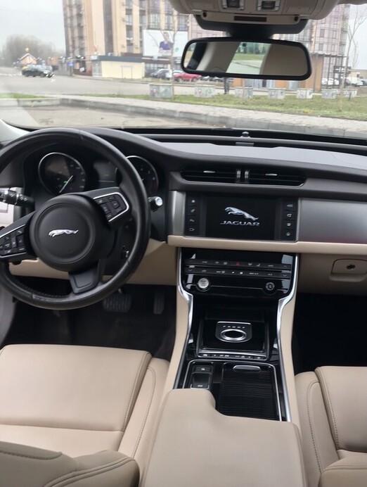 Jaguar XF  