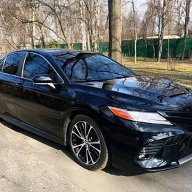 097 Toyota Camry 2020 оренда на весілля трансфер - авто на весілля у Києві - портфоліо 1