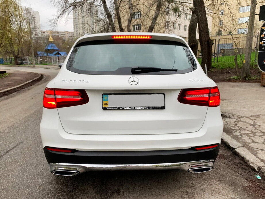 071 Позашляховик Mercedes GLC 250d білий 