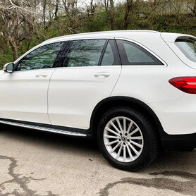 071 Позашляховик Mercedes GLC 250d білий - авто на весілля у Києві - портфоліо 4