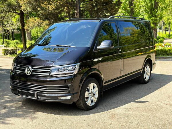 283 Volkswagen Multivan чорний мікроавтобус 