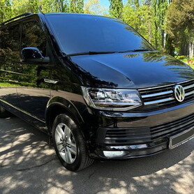 283 Volkswagen Multivan чорний мікроавтобус - авто на весілля у Києві - портфоліо 2