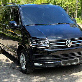 283 Volkswagen Multivan чорний мікроавтобус - авто на весілля у Києві - портфоліо 4