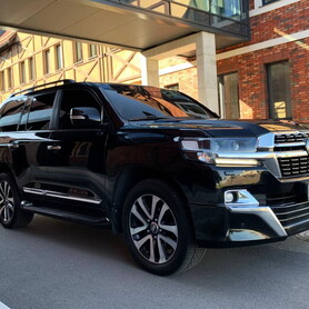 057 Позашлховик Toyota Land Cruiser 200 на весілля - авто на весілля у Києві - портфоліо 3