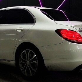 082 Авто на весілля Mercedes Benz C300 - авто на весілля у Києві - портфоліо 4