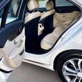 082 Авто на весілля Mercedes Benz C300 - авто на весілля у Києві - портфоліо 5