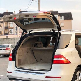 119 Позашляховик Mercedes Benz ML білий оренда - авто на весілля у Києві - портфоліо 6