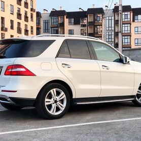 119 Позашляховик Mercedes Benz ML білий оренда - авто на весілля у Києві - портфоліо 2