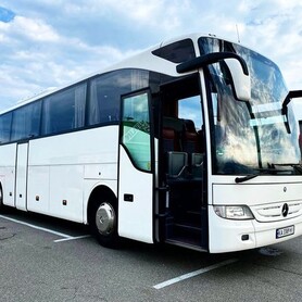 231 Оренда автобуса Mercedes Turizmo - авто на весілля у Києві - портфоліо 1