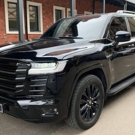 370 Позашляховик Toyota Land Cruiser 300 - авто на весілля у Києві - портфоліо 3