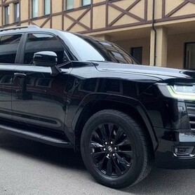 370 Позашляховик Toyota Land Cruiser 300 - авто на весілля у Києві - портфоліо 5