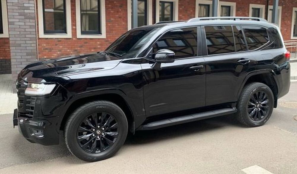 370 Позашляховик Toyota Land Cruiser 300 