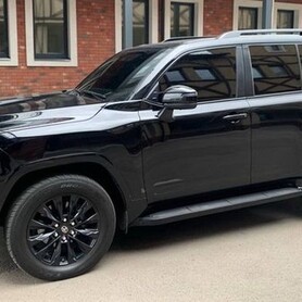 370 Позашляховик Toyota Land Cruiser 300 - авто на весілля у Києві - портфоліо 4