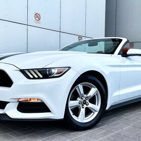 280 Кабріолет Ford Mustang GT білий - авто на весілля у Києві - портфоліо 1