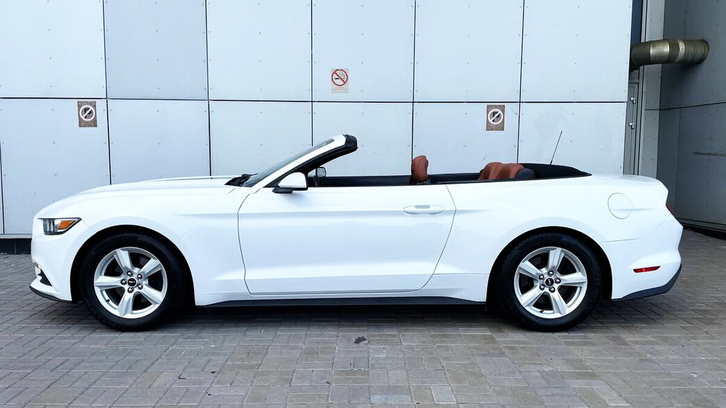 280 Кабріолет Ford Mustang GT білий 