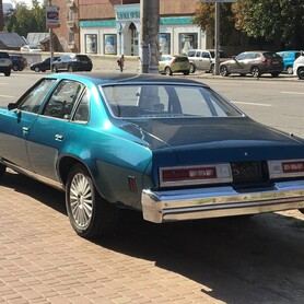 1977 Chevrolet Malibu Classic blue - авто на весілля у Києві - портфоліо 6