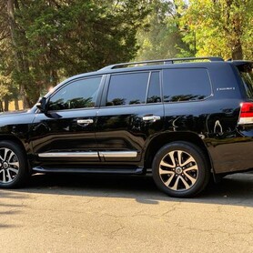 254 Позашляховик Toyota Land Cruiser 200 - авто на весілля у Києві - портфоліо 4